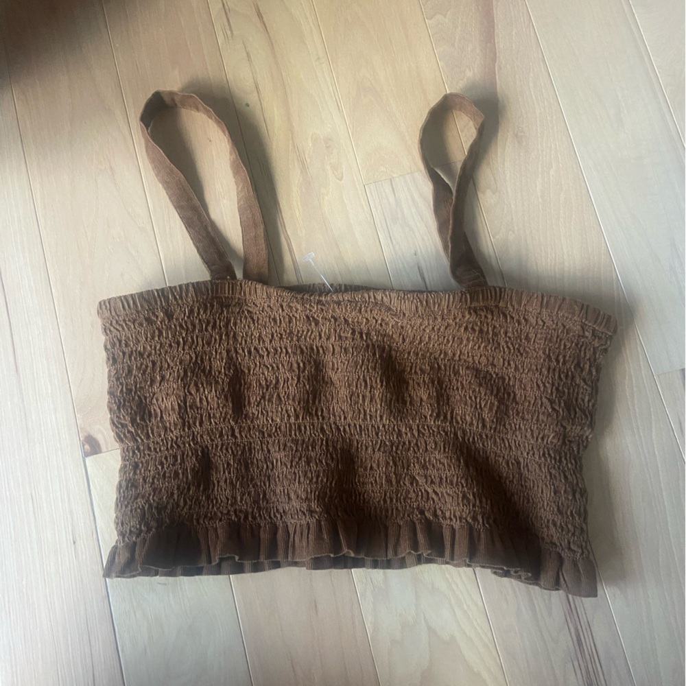 american eagle super cute brown crop top🤎